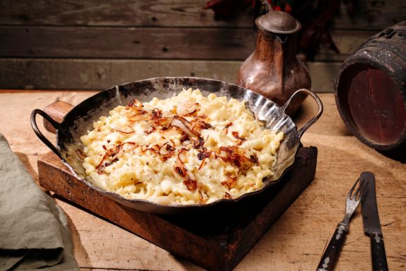 Hopfenweiler Stueble Bad Waldsee, Schwaebische Kueche, Kalte Kueche, Warme Kueche, Nachtisch, Kaesspaetzle