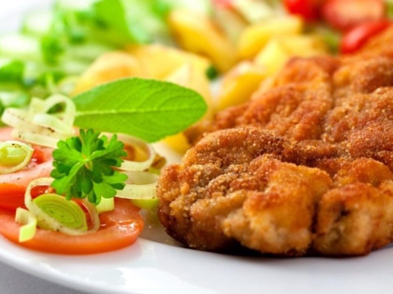 Hopfenweiler Stüble Bad Waldsee - Schnitzel mit Pommes Hopfenweiler Stueble Bad Waldsee, Schwaebische Kueche, Kalte Kueche, Warme Kueche, Nachtisch, Schnitzel mit Pommes