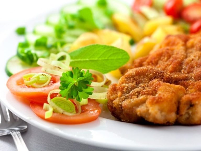 Hopfenweiler Stueble Bad Waldsee, Schwaebische Kueche, Kalte Kueche, Warme Kueche, Nachtisch, Schnitzel mit Pommes