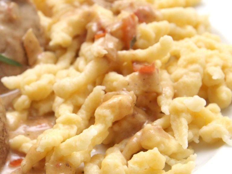 Hopfenweiler Stüble Bad Waldsee - Hausgemachte Fleischküchle mit Kartoffelsalat Hopfenweiler Stueble Bad Waldsee, Schwaebische Kueche, Kalte Kueche, Warme Kueche, Nachtisch, Hausgemachte Fleischkuechle mit Kartoffelsalat